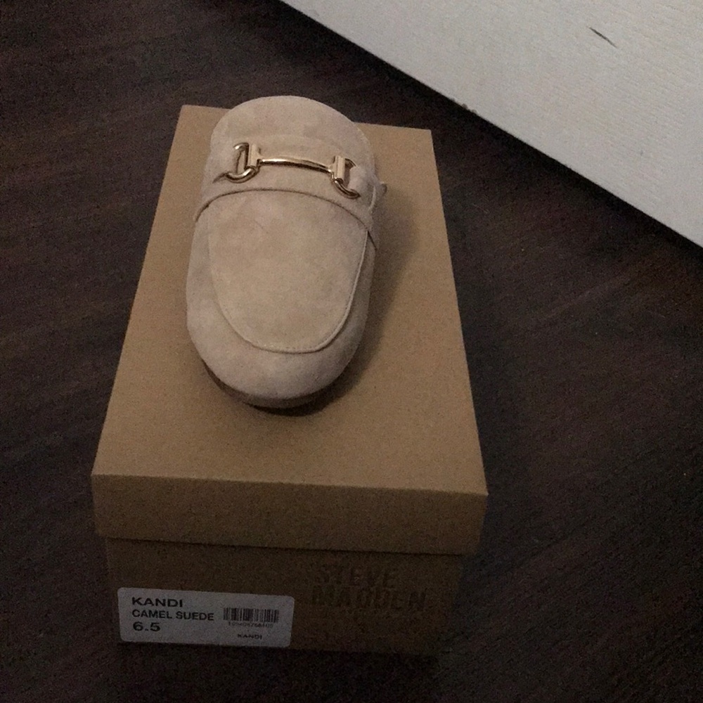 New in Box Steve Madden Kandi Camel Suede Mule